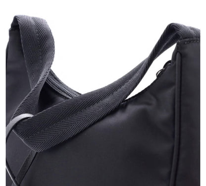 Prada
Re-Edition 2000 Hobo Tessuto Mini