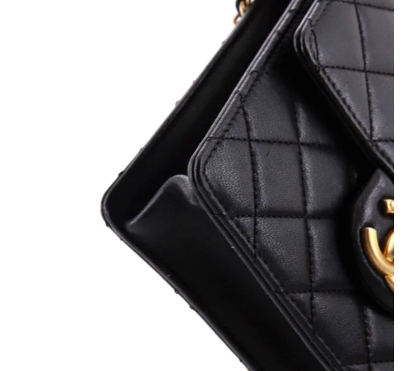 Chanel
Chic Pearls Flap Bag Quilted Lambskin Mini