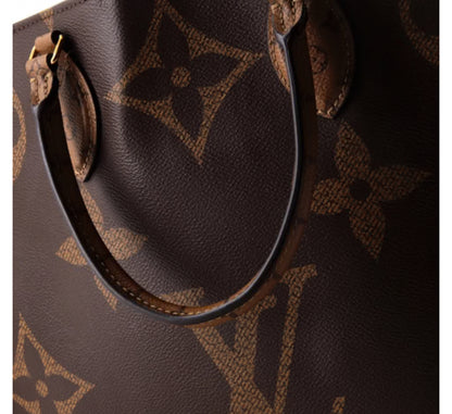 Louis Vuitton
OnTheGo Tote Reverse Monogram Giant GM