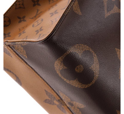 Louis Vuitton
OnTheGo Tote Reverse Monogram Giant GM