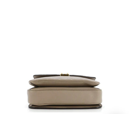 Louis Vuitton
Pochette Metis Monogram Empreinte Leather