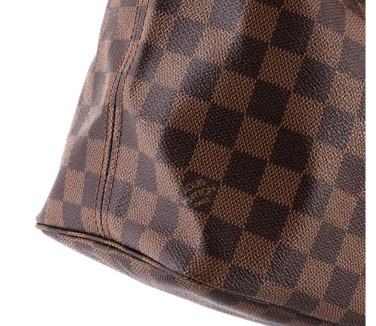 Louis Vuitton
Neverfull Tote Damier MM