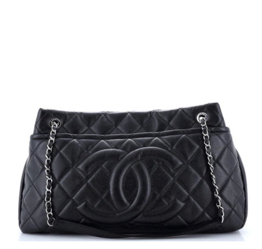 Chanel
Timeless CC Soft Tote Quilted Caviar Large