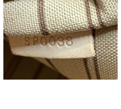 Louis Vuitton
Neverfull Tote Monogram Canvas MM