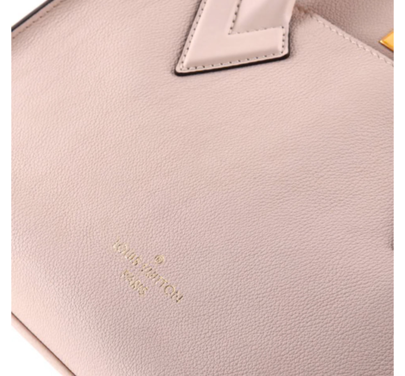 Louis Vuitton
On My Side Tote Mahina Leather MM