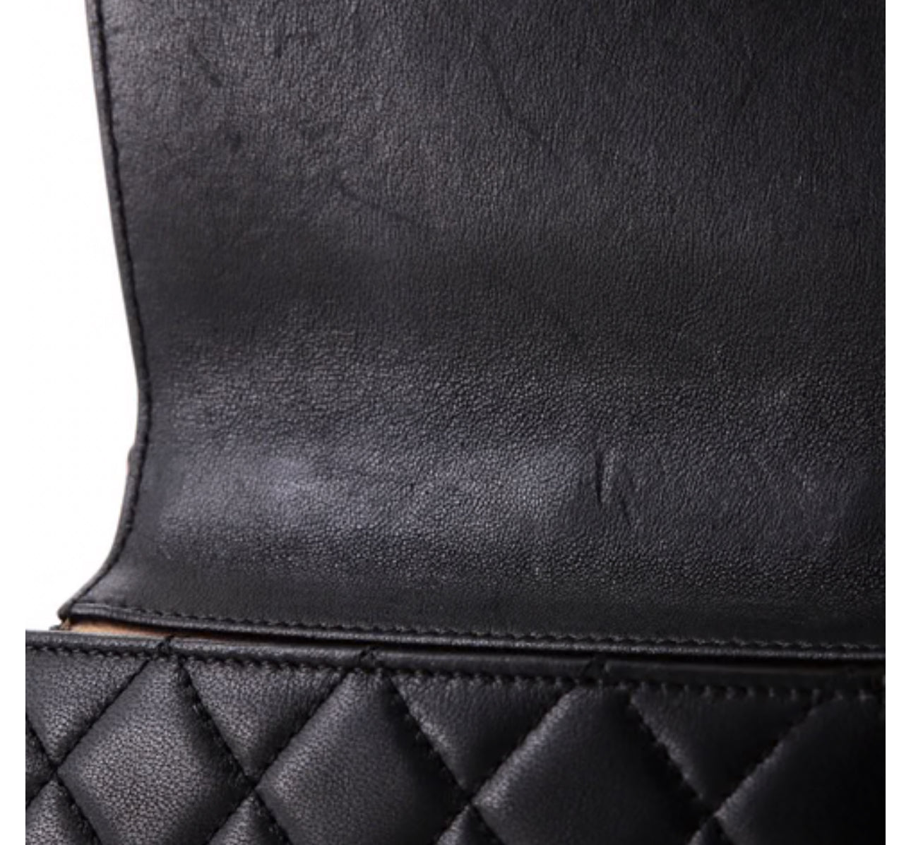 Chanel
Chic Pearls Flap Bag Quilted Lambskin Mini
