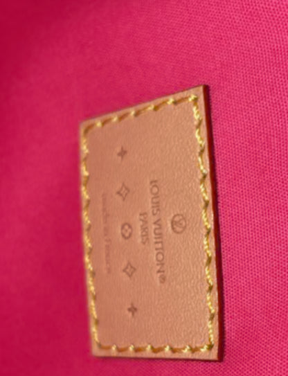 Louis Vuitton
Chain Speedy Bandouliere Limited Edition Valentine Monogram Vernis Nano