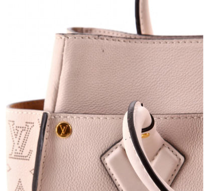Louis Vuitton
On My Side Tote Mahina Leather MM