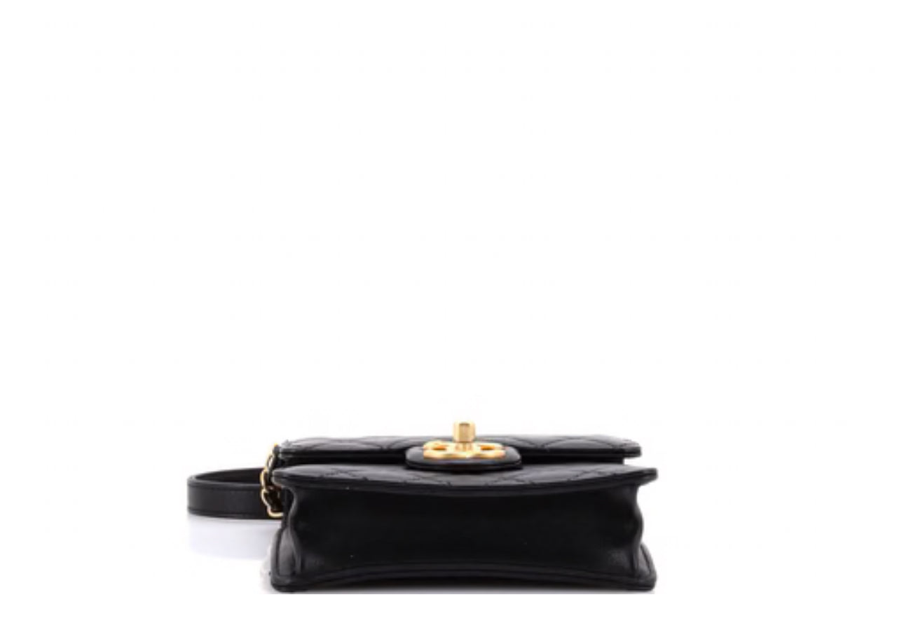Chanel
Chic Pearls Flap Bag Quilted Lambskin Mini