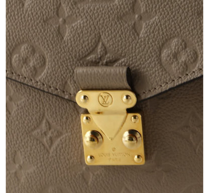 Louis Vuitton
Pochette Metis Monogram Empreinte Leather