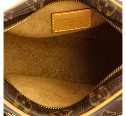 Louis Vuitton
Loop Handbag Monogram Canvas
