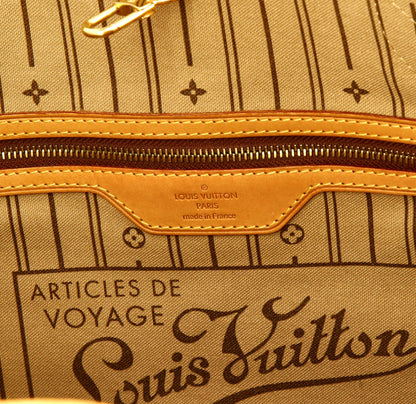 Louis Vuitton
Neverfull Tote Monogram Canvas MM